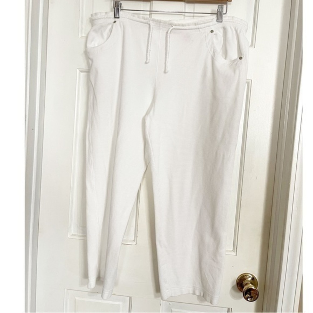 Liz Claiborne White Capris Sz M